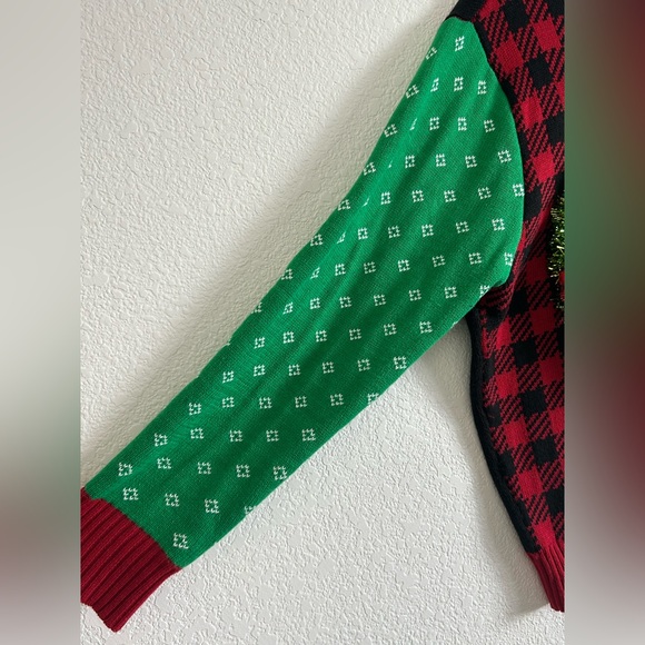 SPENCER’S Workshop A Christmas Story Light Up Wreath Christmas UGLY Sweater Sz M - Picture 4 of 10